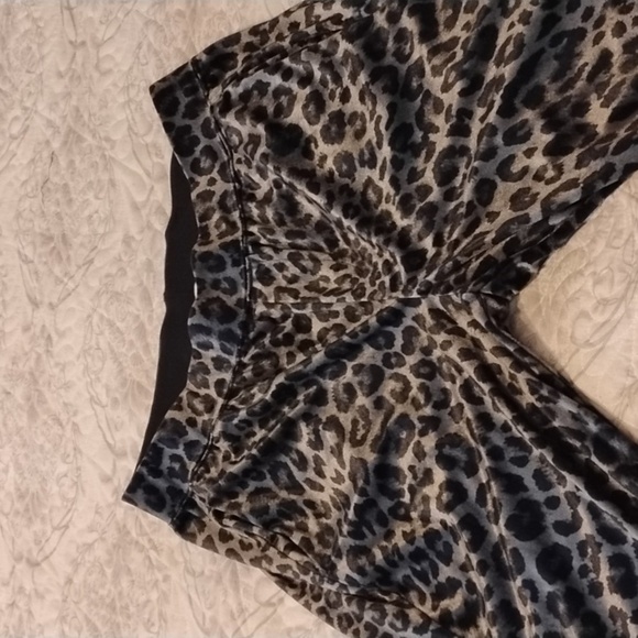 Pam & Gela Woman's Leopard Print Pull Up Pants With Side Slits, Size: M - Picture 4 of 12